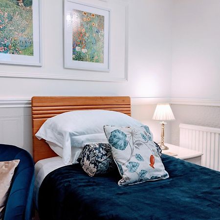リントン Lee House Bed & Breakfast エクステリア 写真