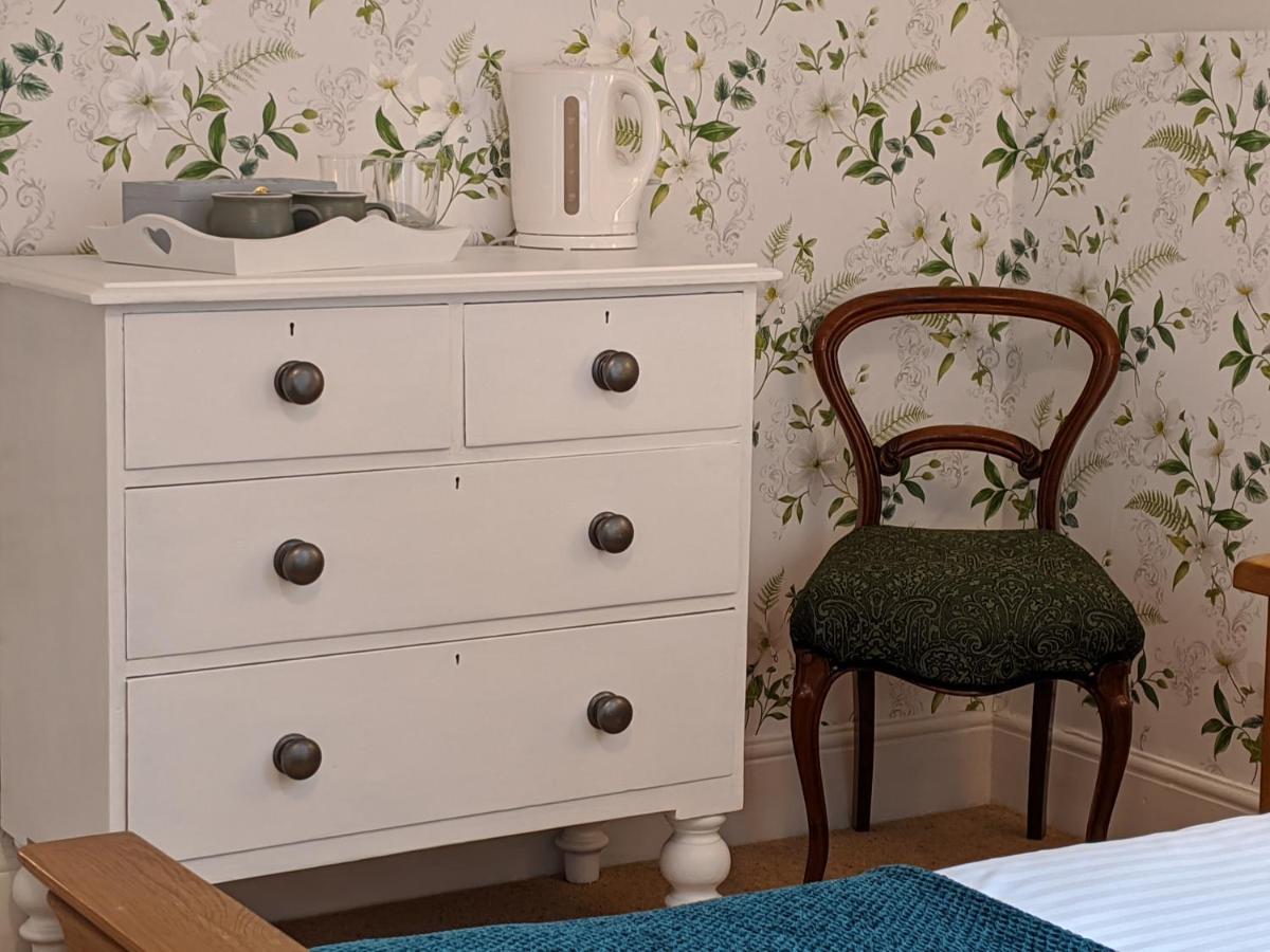 リントン Lee House Bed & Breakfast エクステリア 写真