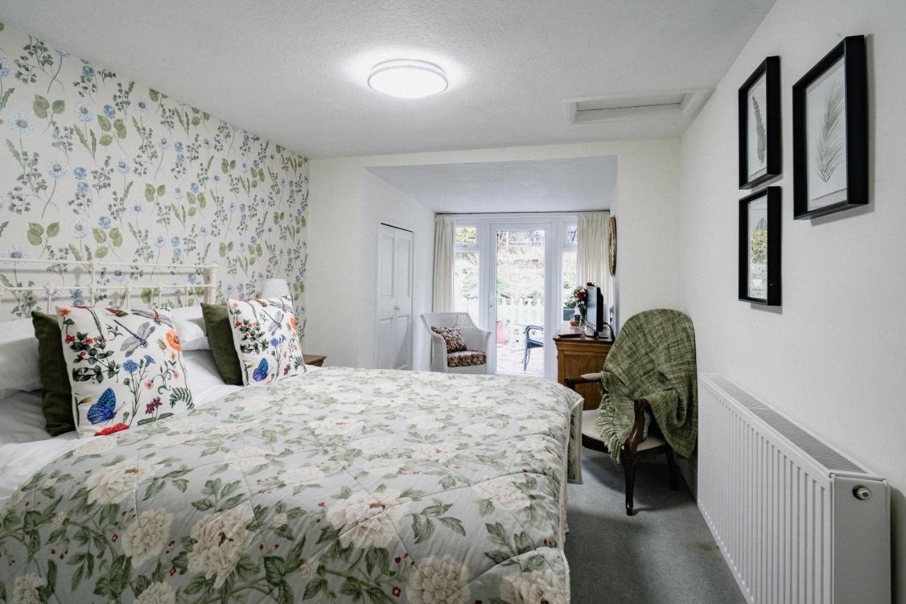 リントン Lee House Bed & Breakfast エクステリア 写真