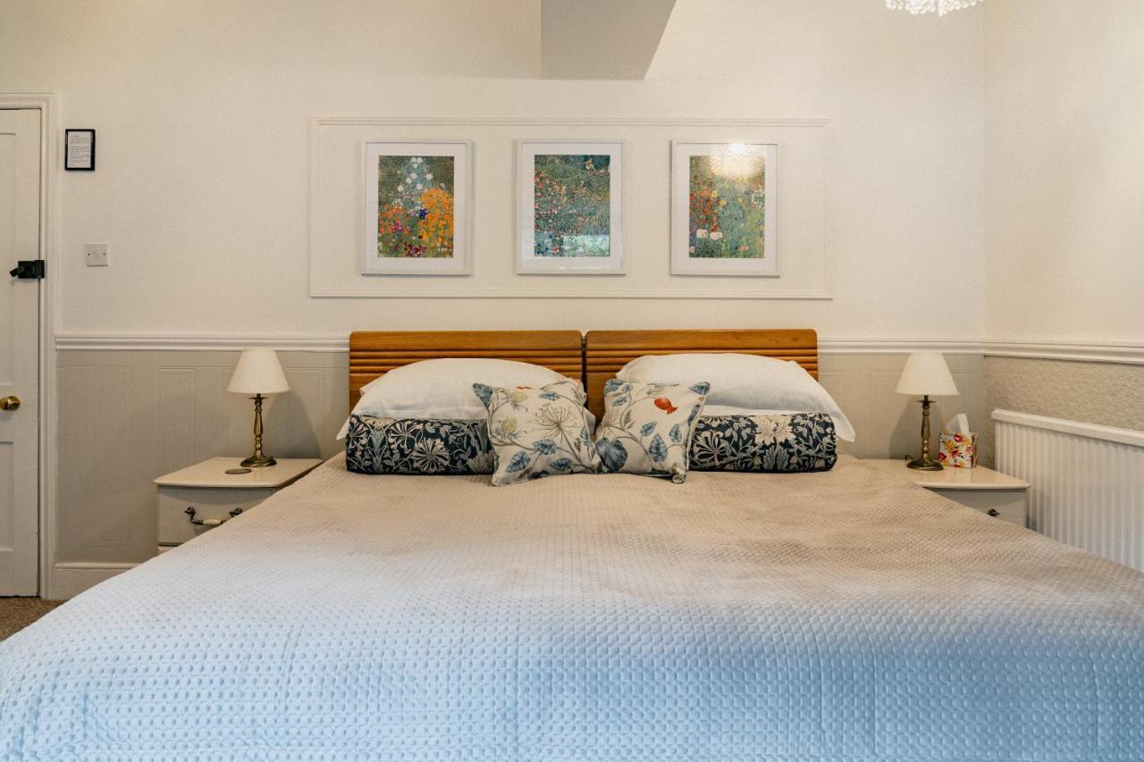 リントン Lee House Bed & Breakfast エクステリア 写真