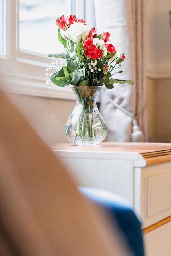 リントン Lee House Bed & Breakfast エクステリア 写真