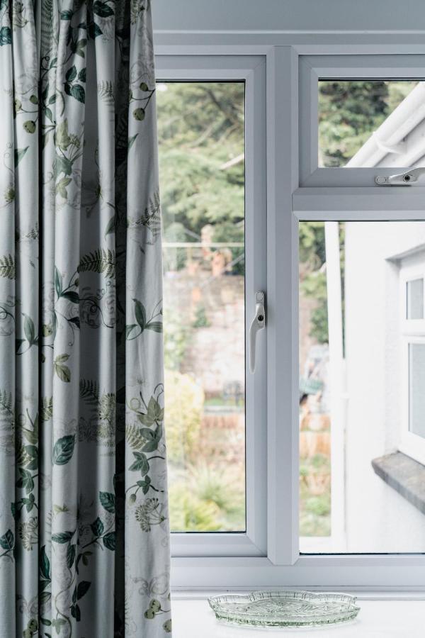 リントン Lee House Bed & Breakfast エクステリア 写真