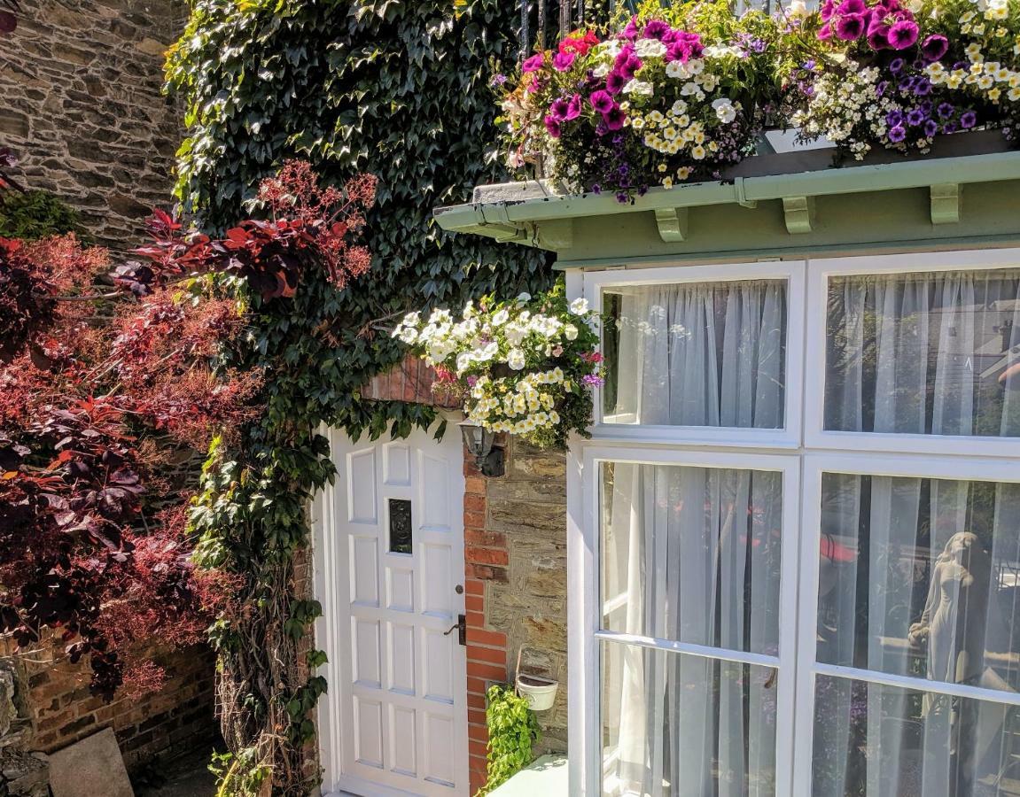 リントン Lee House Bed & Breakfast エクステリア 写真